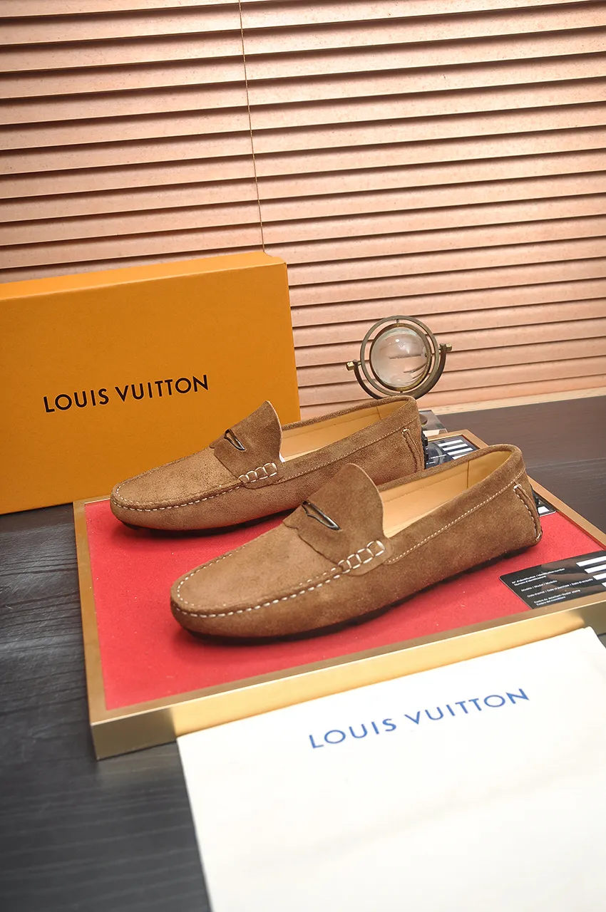 Men's men's shoes 💰420💶 [LV Doudou shoes] (water-dyed cowhide lining) new model is on the market, available on the official website. The new Doudou shoes are processed into single-color materials, and the uppers are made of imported horsehide leather. The body of the shoe is fully hemmed with mark thread, and is lined with imported original cowhide leather. The elegant shoe shape is super suitable for all-matching, and the size is 38-44.